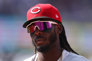 Reds star Elly De La Cruz hits a home run, flashes a heart after learning of his sister’s death