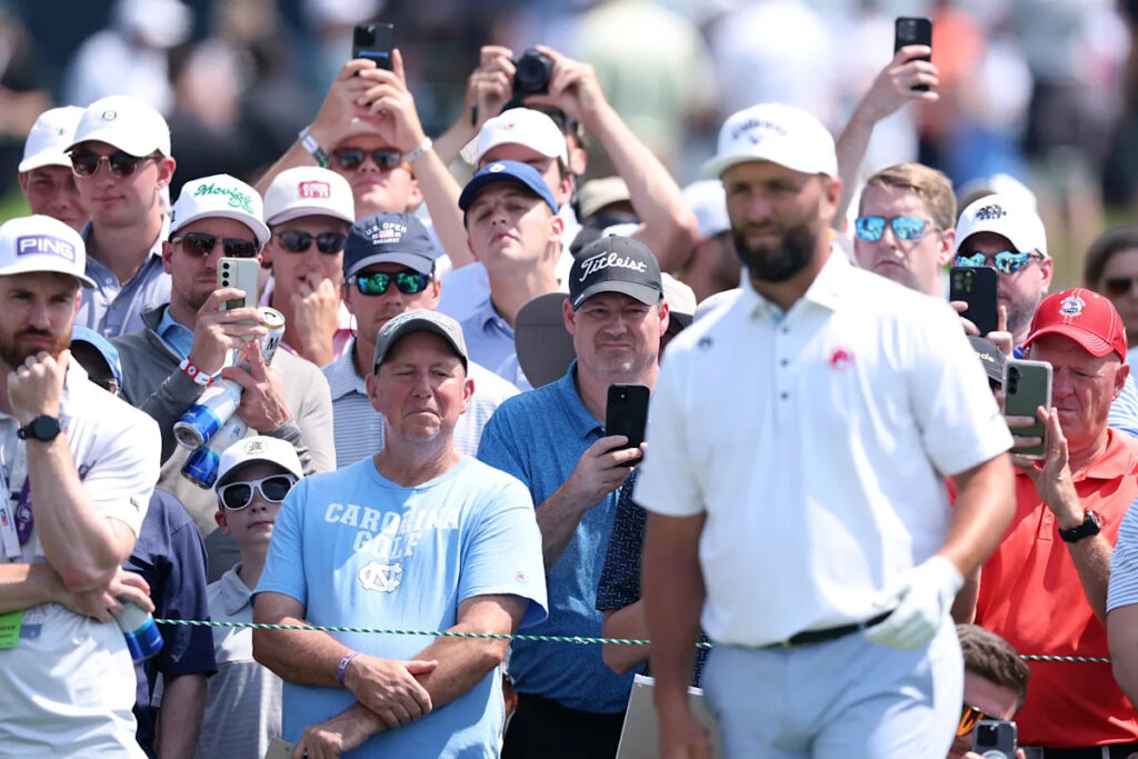 All majors should ban cell phones like Augusta National