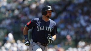 Cal Raleigh caps big series for Seattle with major league-leading 31st homer