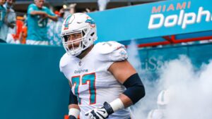 Free agent OT Jesse Davis officially retires