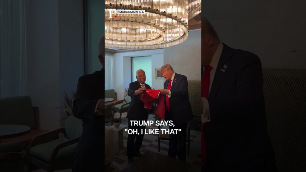 Cristiano Ronaldo Gifts US President Trump Signed Jersey With Message | N18G