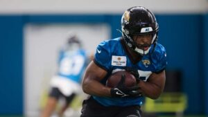 Jaguars RB Bhayshul Tuten agrees to rookie deal