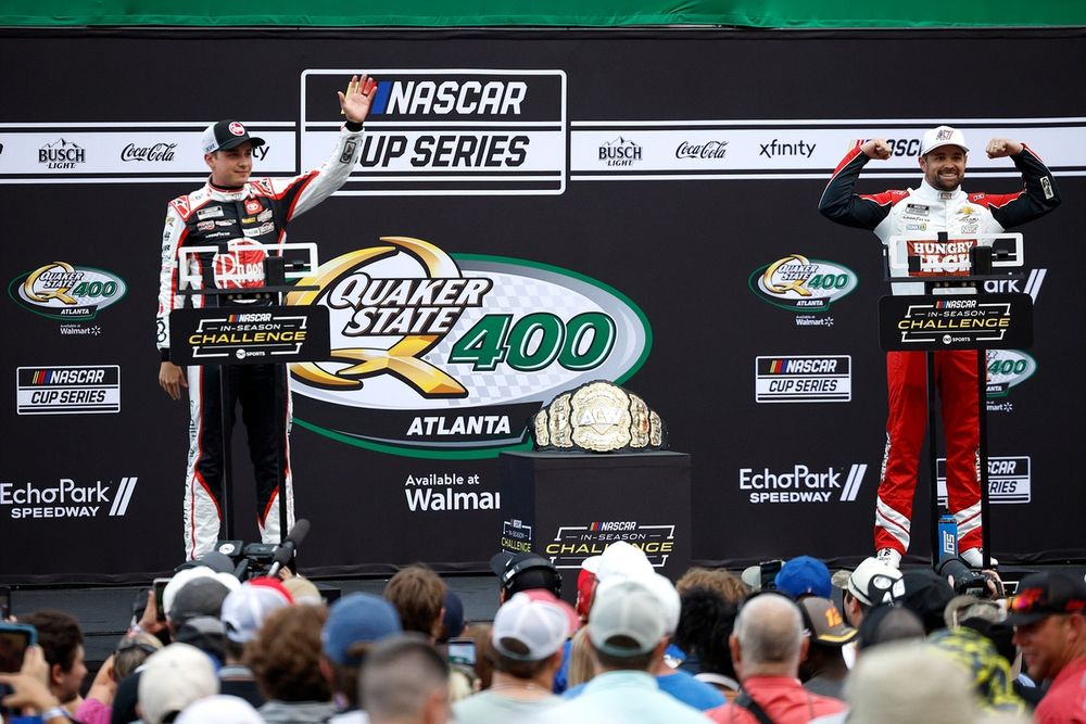 Christopher Bell, Joe Gibbs Racing Toyota, Ricky Stenhouse Jr., Hyak Motorsports Chevrolet