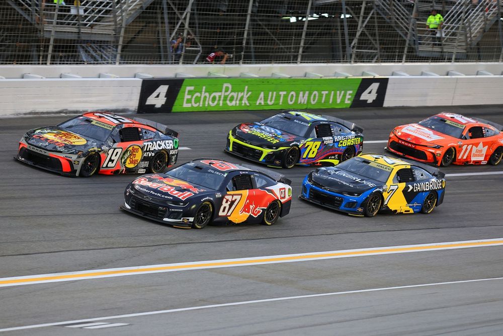 Connor Zilisch, Trackhouse Racing Chevrolet; Chase Briscoe, Joe Gibbs Racing Toyota; BJ McLeod, Live Fast Motorsports Chevrolet; Justin Haley, Spire Motorsports Chevrolet; Denny Hamlin, Joe Gibbs Racing Toyota