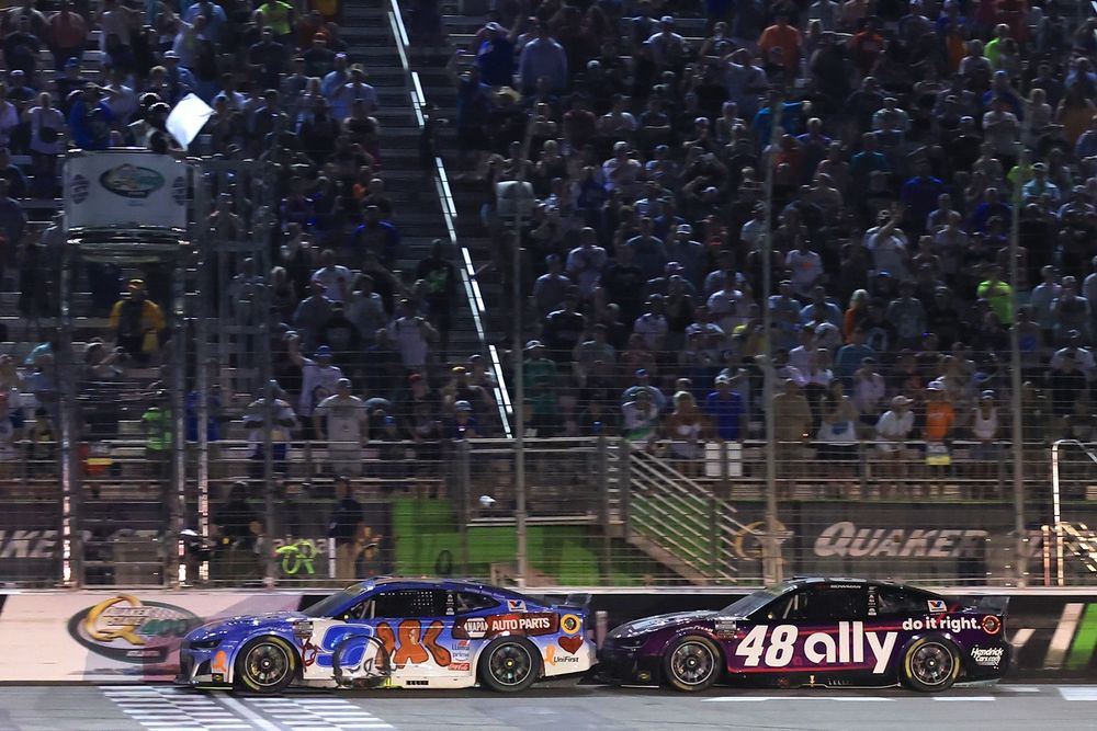 Chase Elliott, Hendrick Motorsports Chevrolet; Alex Bowman, Hendrick Motorsports Chevrolet