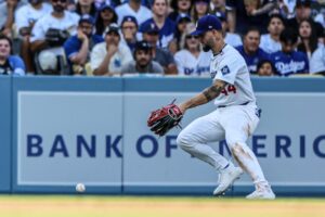 Plaschke: Missed chance to sweep Yankees leaves Dodgers in a precarious spot