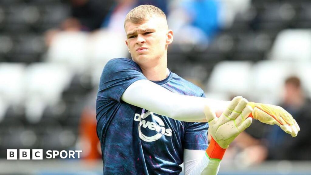 Ben Hughes: Cambridge United agree deal with ex-Swansea goalkeeper