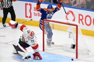 Panthers can't hold 3-1 lead, drop Game 1 of Stanley Cup Final in overtime
