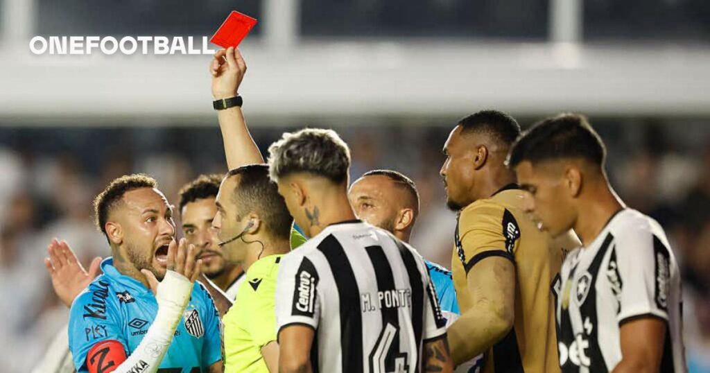 📸 Neymar tries a Maradona, gets sent off 😭