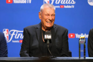 Ex-Mavs coach Don Nelson sides with Luka Dončić, wears his shoes in ‘protest’ while accepting lifetime achievement award