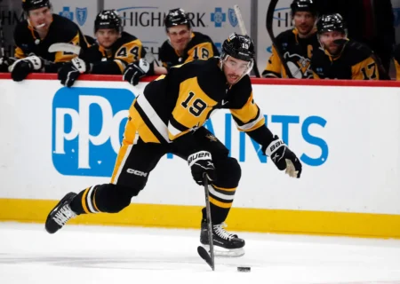 Ex-Penguins Forward Signs Extension With Current Team
