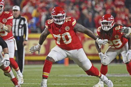 Rams bolster offensive line by signing veteran tackle D.J. Humphries