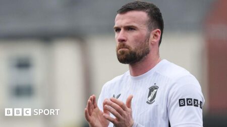 Irish Premiership: Sligo sign Glentoran defender Patrick McClean