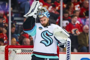 Former NHL Goalie Chris Driedger Signs In KHL