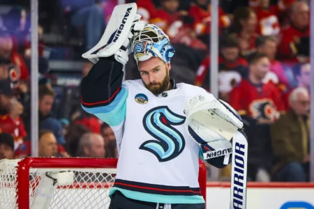 Former NHL Goalie Chris Driedger Signs In KHL