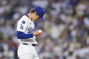 Yoshinobu Yamamoto struggles as Giants beat Dodgers to move into tie atop NL West