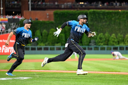 Nick Castellanos, J.T. Realmuto nearly score simultaneously, Phillies reclaim 1st in NL East with 10-2 win over Mets