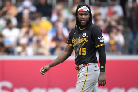 Pirates’ Oneil Cruz makes error in center field, then watches ball roll away as run scores