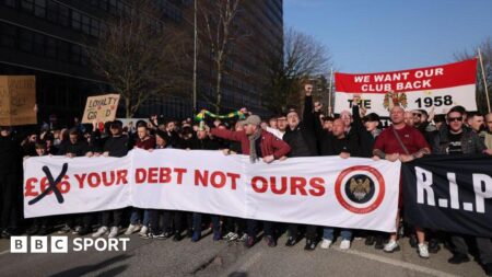 Manchester United: Ticket price increases criticised