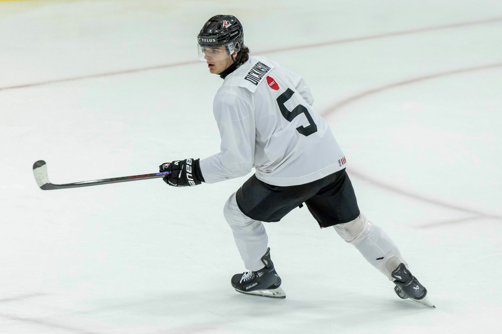 Sharks Top Prospect Sam Dickinson Wins Top CHL Award
