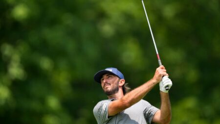Max Homa carrying own golf bag