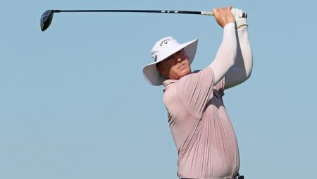 Justin Hicks leads suspended West Palm Beach event