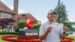 Duo rips up record books with 10-under 1st rounds