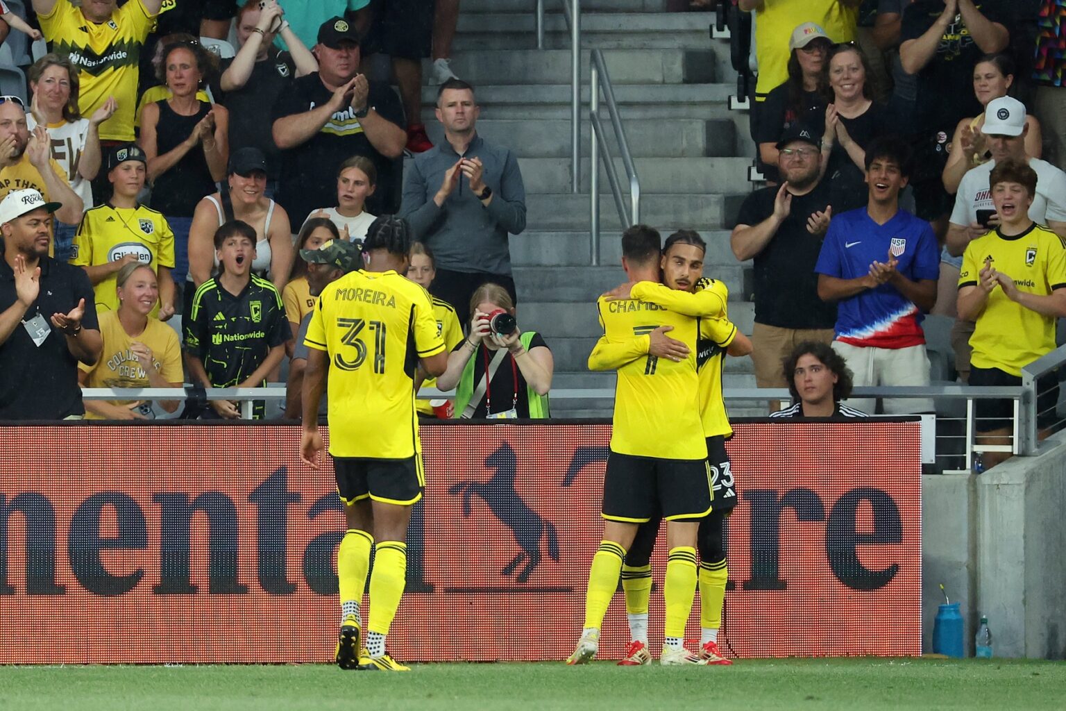 🚨 Columbus closes the gap after narrow win over Philadelphia