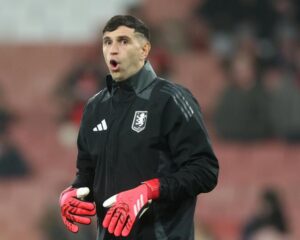 Football transfer rumours: Emiliano Martínez eager to join Manchester United?