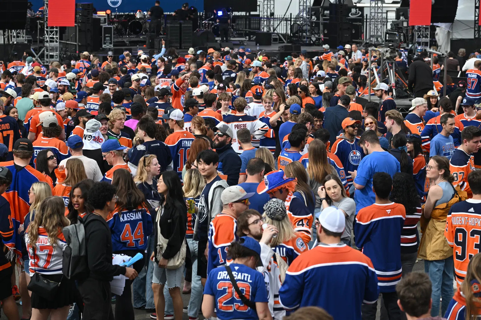 Oilers ‘Stress Chickens’: Why You Need One And Where To Get Them