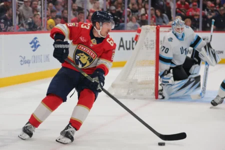 3 Elder Skaters Blackhawks Must Consider This Off-Season