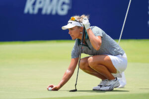 Lexi Thompson has a top and a shank to start windy third round at Women’s PGA with triple bogey