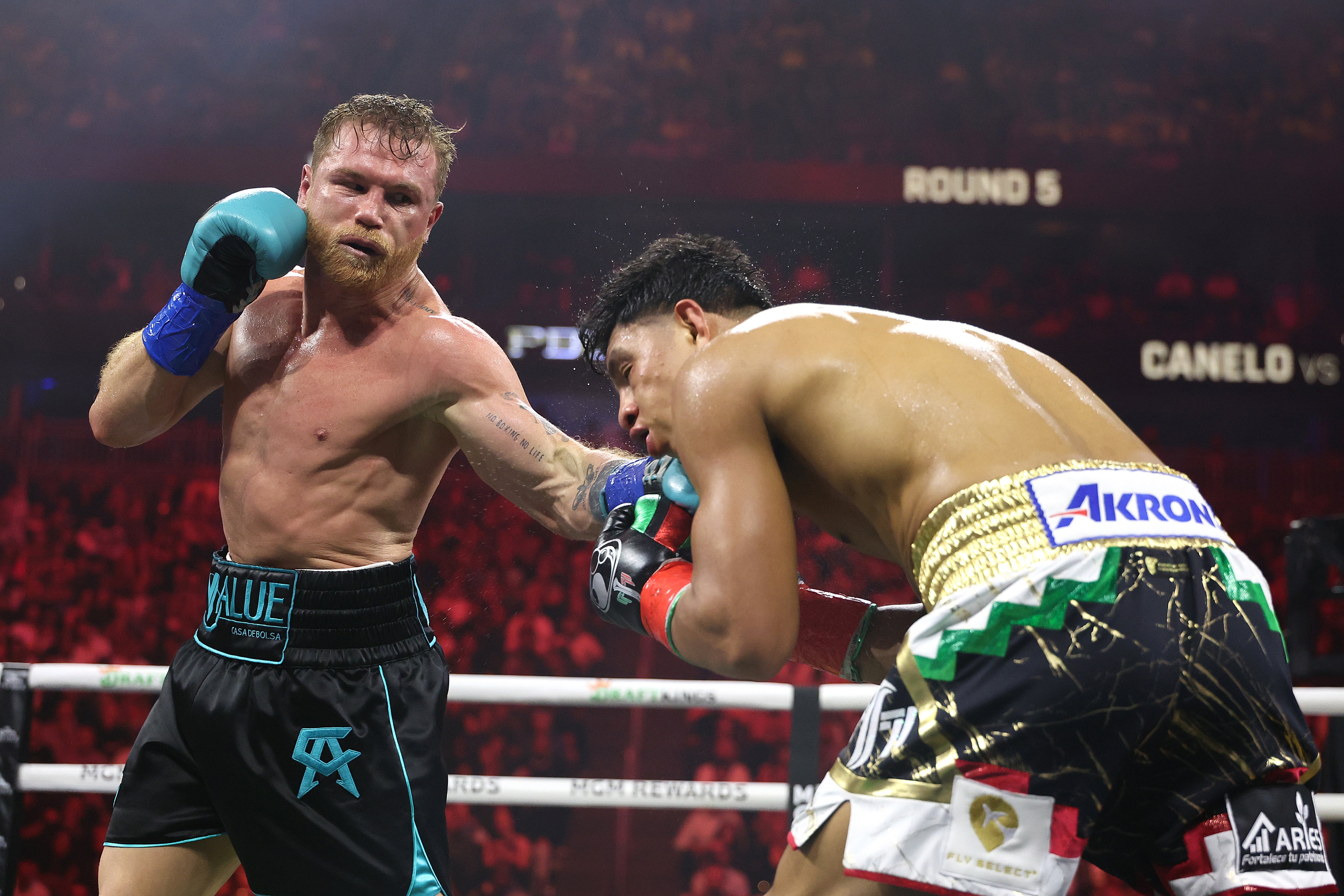 Munguia felt the need to dismiss theories about Canelo and the latter’s coach