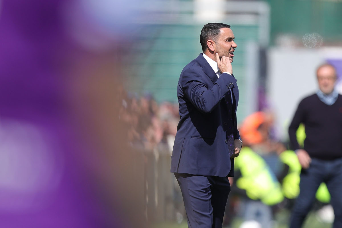 FLORENCE, ITALY - MARCH 30: Head coach Raffaelel Palladino manager of ACF Fiorentina reacts during the Serie A match between Fiorentina and Atalanta at Stadio Artemio Franchi on March 30, 2025 in Florence, Italy. (Photo by Gabriele Maltinti/Getty Images)