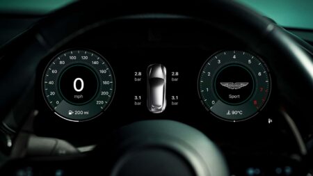 Sorry Apple Fans, Some Automakers Are Turning Their Backs on CarPlay Ultra