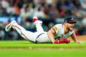 Braves’ Chris Sale goes on 15-day IL with fractured rib cage suffered on diving catch