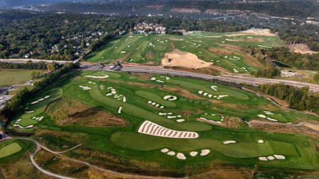 US Open gets a soggy start to the week at Oakmont, with Jordan Spieth among early arrivals