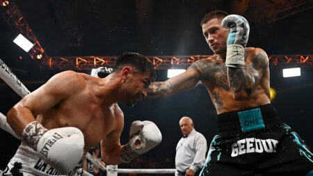 Liam Paro destroys Jonathan Navarro for 5th-round TKO in first fight since losing IBF world title