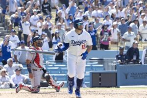 Max Muncy drives in seven runs off two homers in Dodgers’ win over Nationals