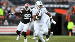 Dolphins appear unlikely to trade Jonnu Smith to Steelers