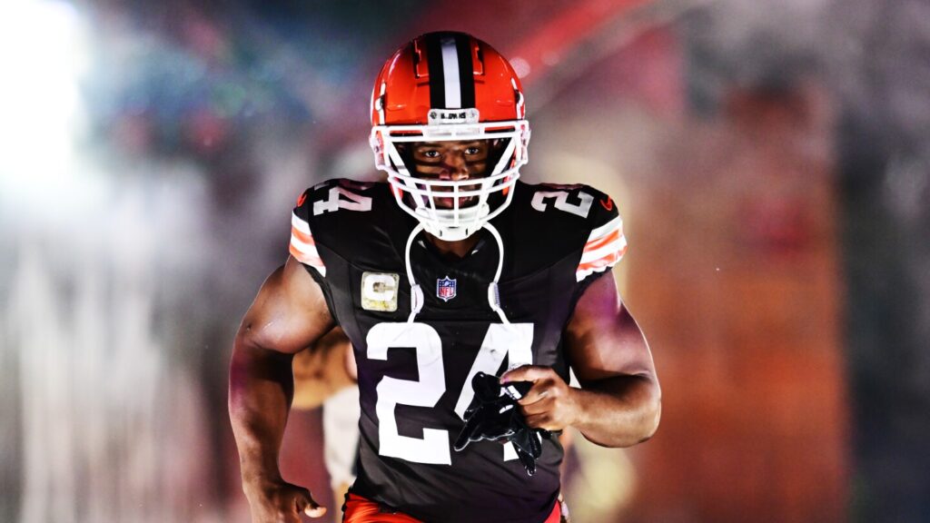 Nick Chubb passes physical, signs one-year, .5 million contract with Texans
