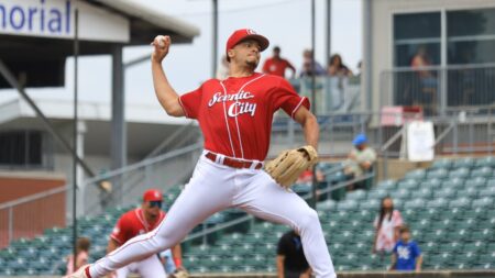 Reds set to call up top pitching prospect Chase Burns from minors to start against Yankees