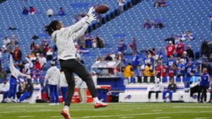 Rashod Bateman says Ravens receivers benefit from veteran presence of DeAndre Hopkins