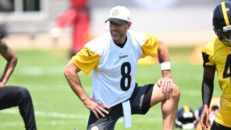 Aaron Rodgers will work out in Malibu with Steelers players