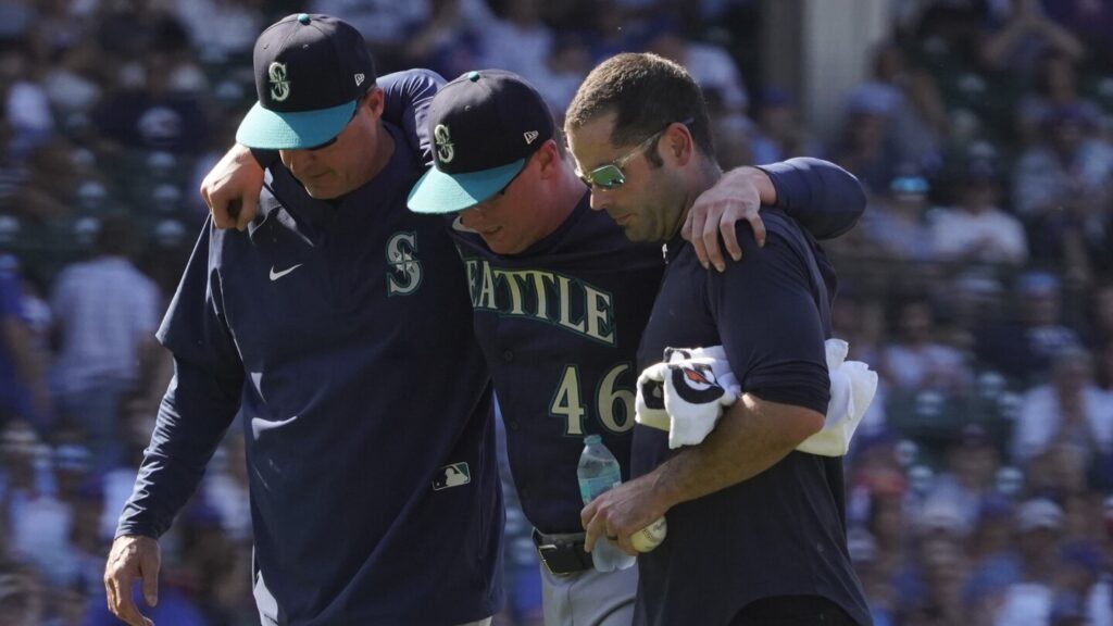 Reds’ Elly De La Cruz, Mariners reliever Trent Thornton fall ill while playing in extreme heat