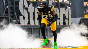 Steelers extend contract of safety DeShon Elliott