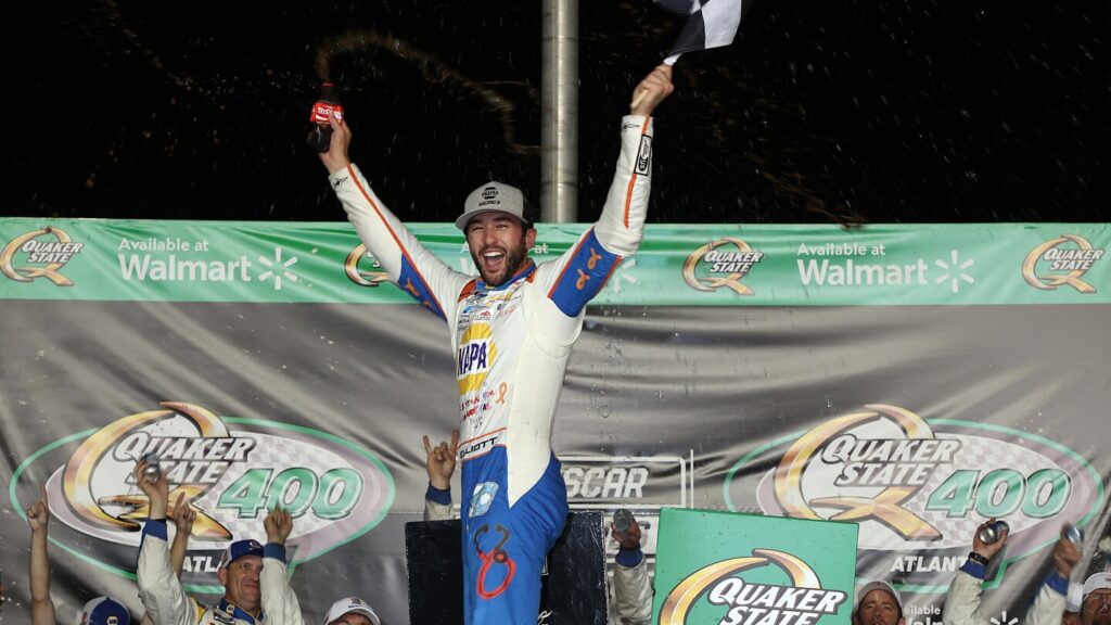 Chase Elliott wins Atlanta with last-lap pass for the lead on Brad Keselowski