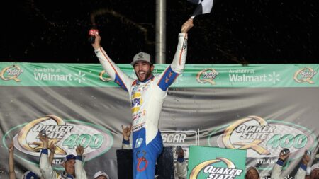 Chase Elliott wins Atlanta with last-lap pass for the lead on Brad Keselowski