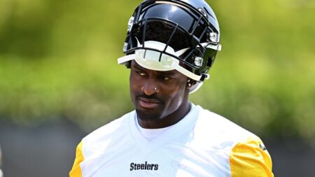 DK Metcalf trying to “soak up as much information as I can” from Aaron Rodgers
