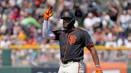 Jerar Encarnación returns to Giants after March surgery on his broken left hand